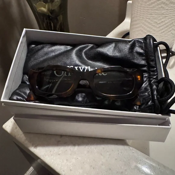 Off-White Tortoise Shell Sunglasses - Picture 6 of 9